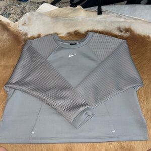 Nike women’s cropped running pullover.